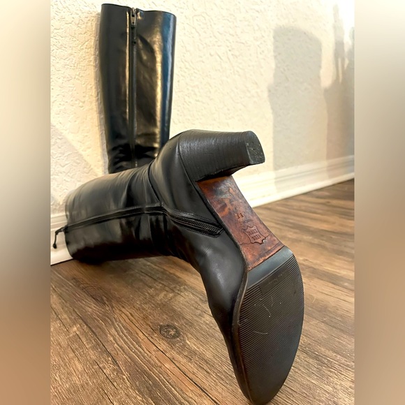 Salvatore Ferragamo knee high boots - Picture 3 of 11